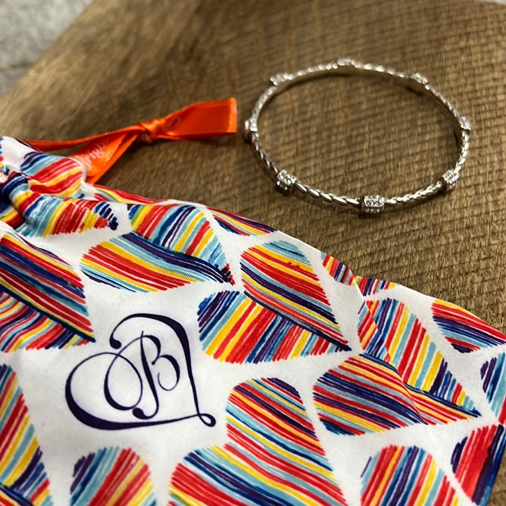 Brighton bangle with cz stations